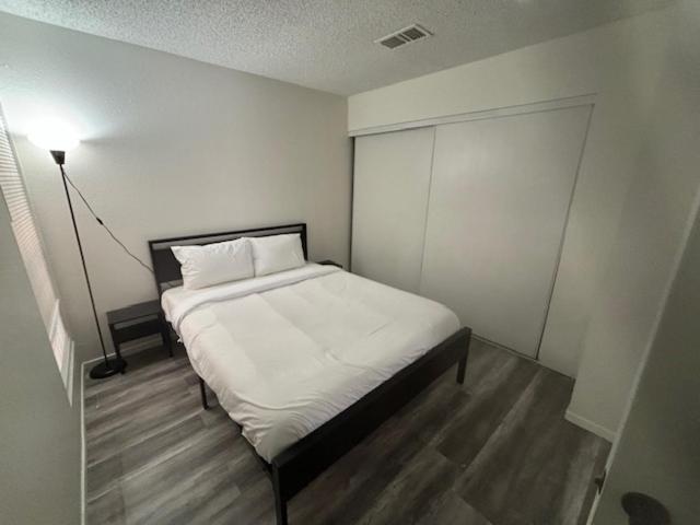 2 Or 3 Bedroom Walk To Strip Mgm Casino Shop Club Holiday home Las Vegas